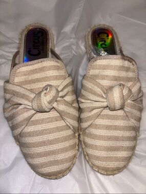 CIRCUS SLIDES BY SAM EDELMAN BEIGE &WHITE STRIPE WITH KNOT ON TOP SIZE 8.5
